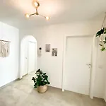 Butler Boho Boutique Netflix Daire Füssen