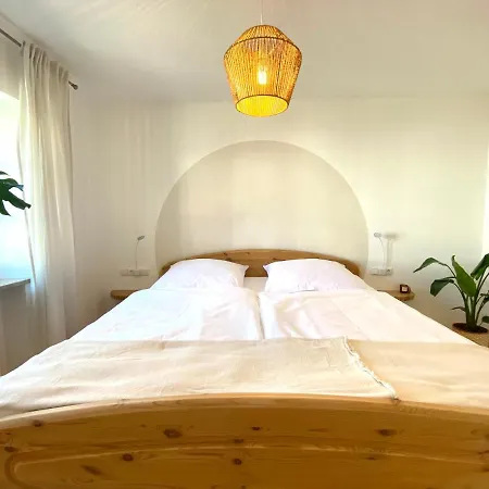 Butler Boho Boutique Netflix